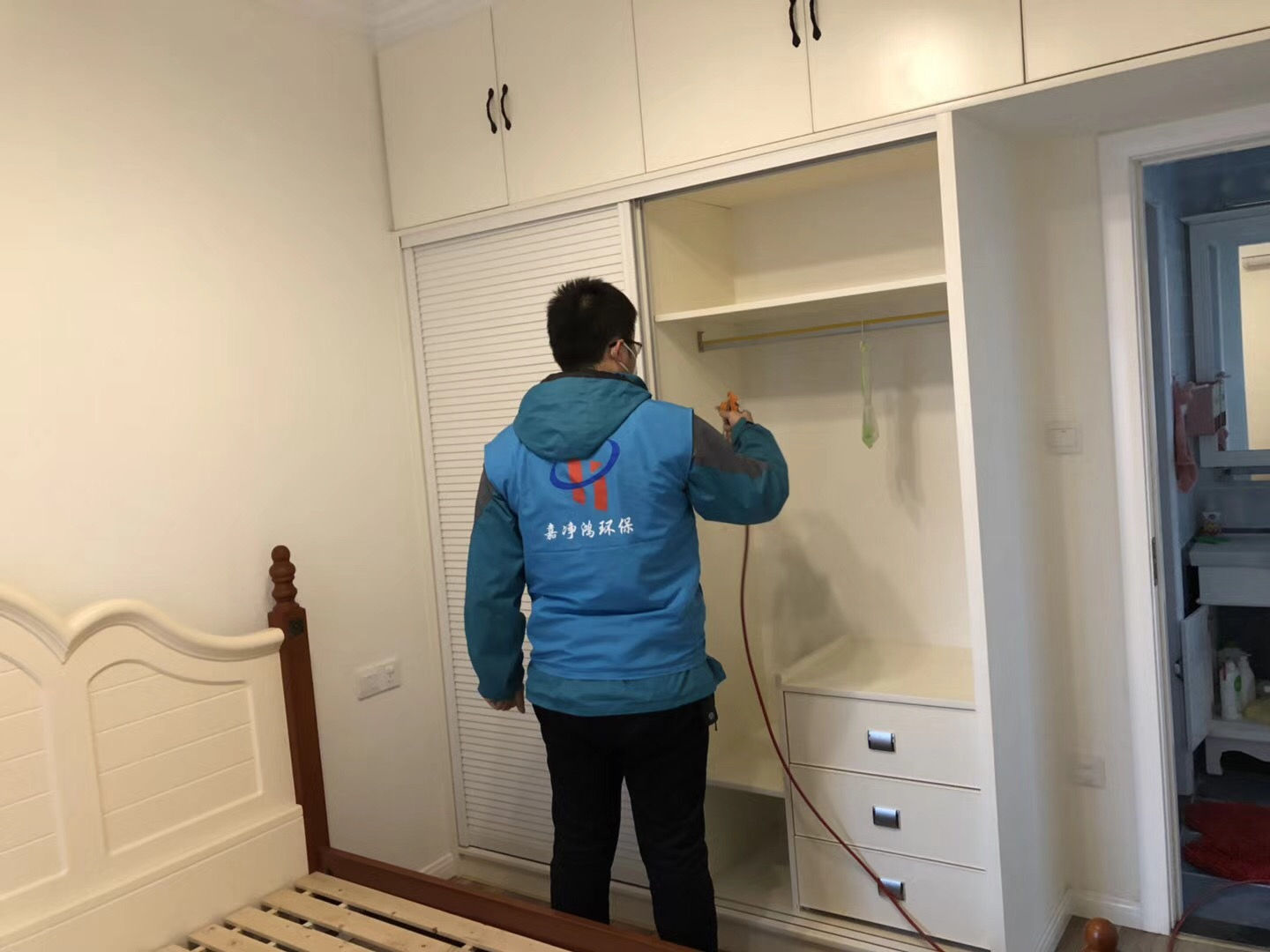 武漢市嘉凈鴻環(huán)?？萍加邢薰? style=